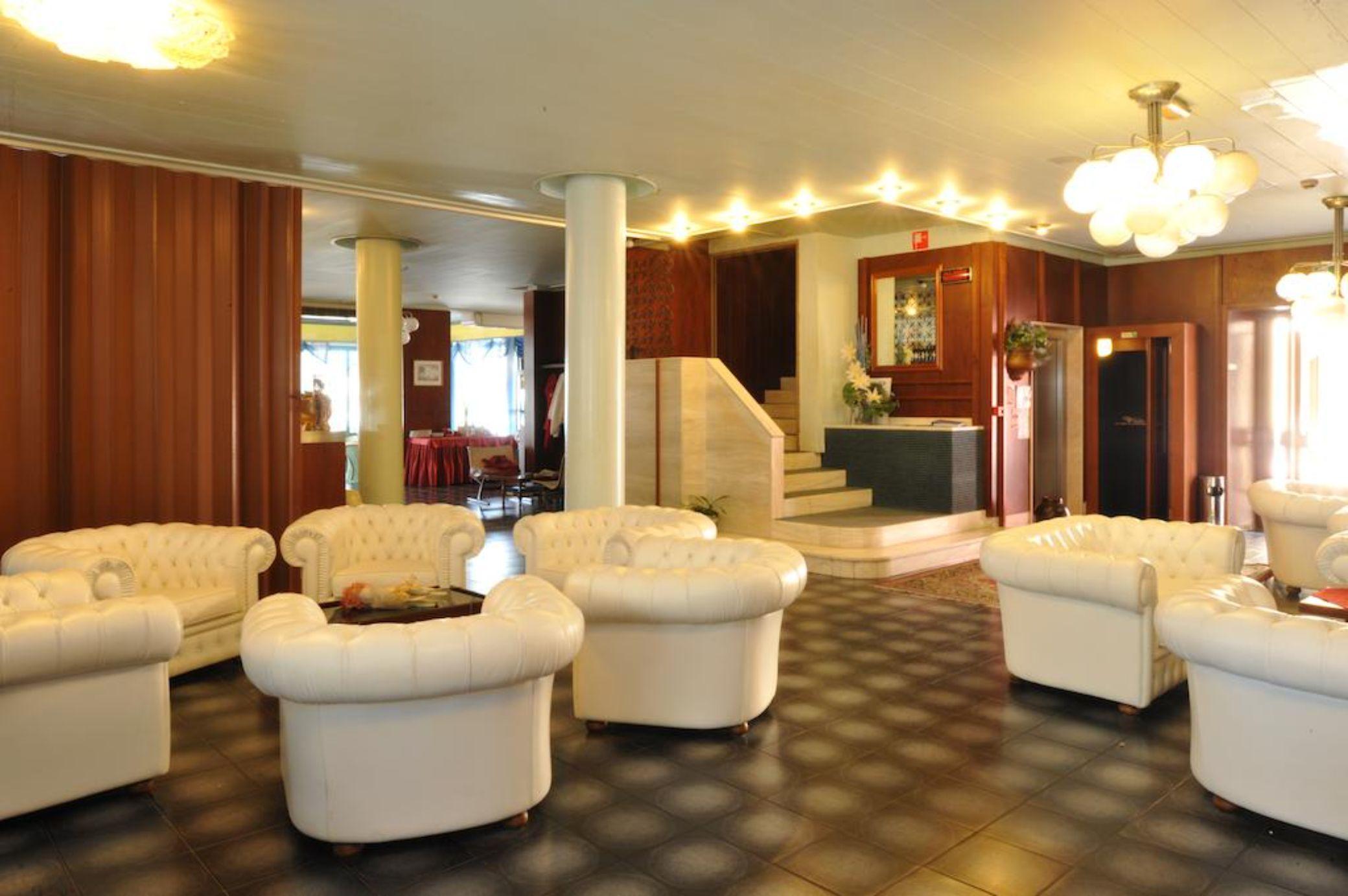 Hotel มัลเชซิเน ภายนอก รูปภาพ
