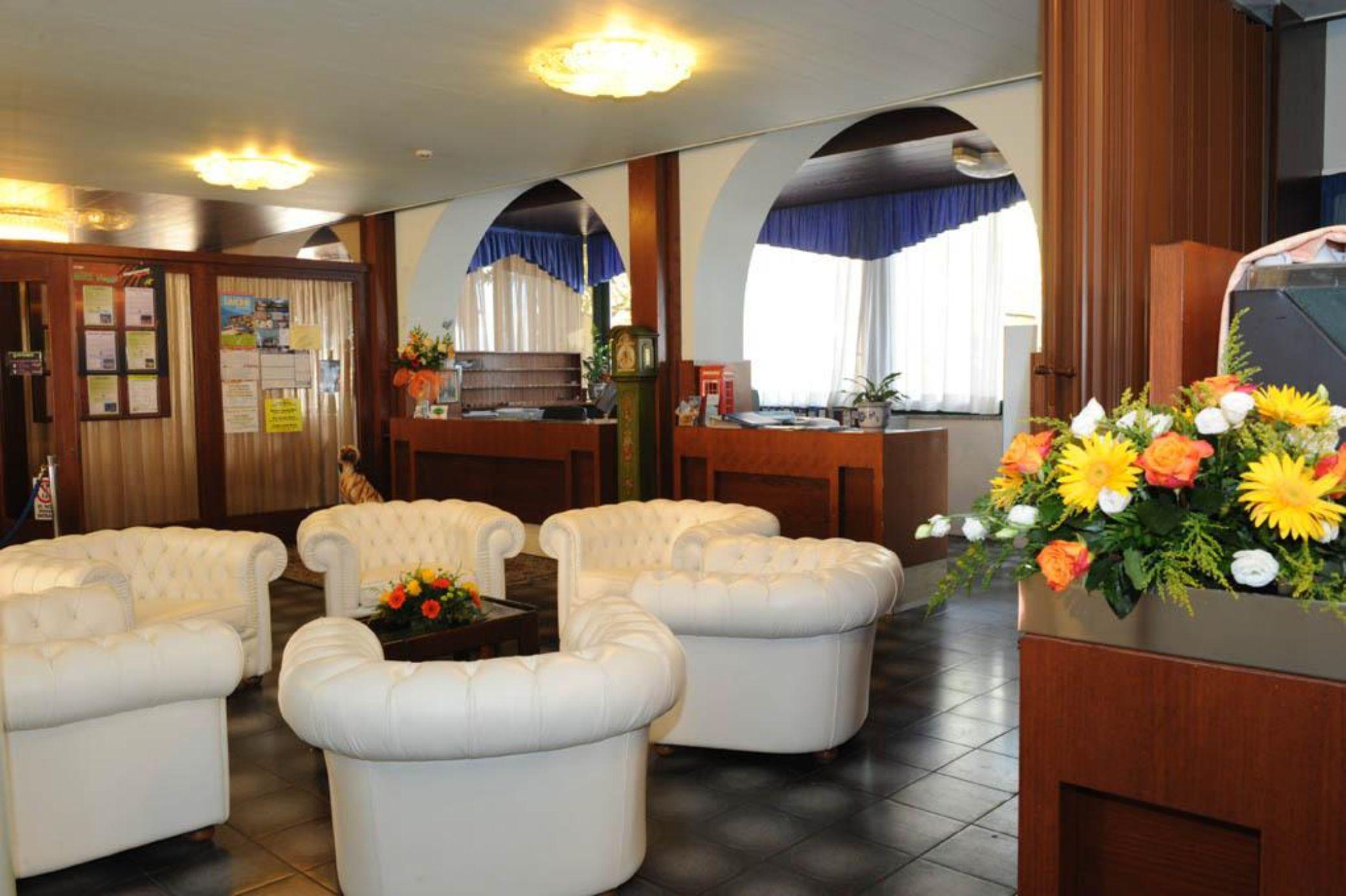 Hotel มัลเชซิเน ภายนอก รูปภาพ